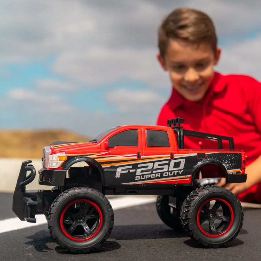 Ford F-250 Super Duty RC Truck - 1:24 Scale Replica